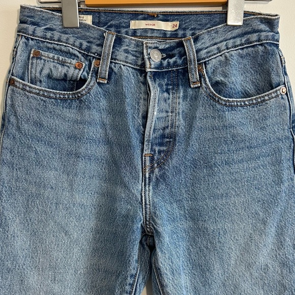 SOLD- Levi’s Wedgie Blue Jeans Women’s Size 24 - Picture 4 of 11